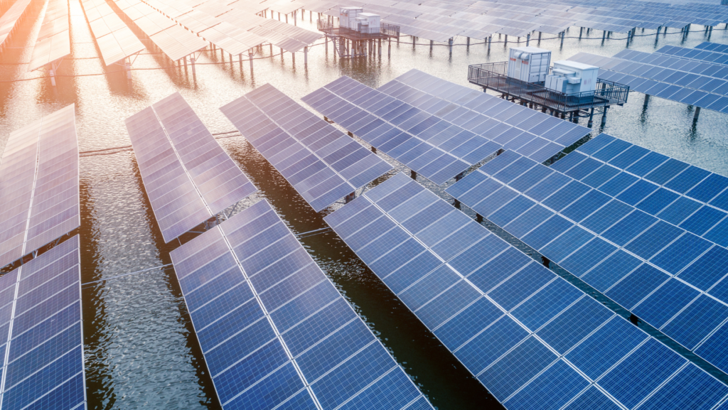 Diagram comparing PV panels and solar thermal concentrators